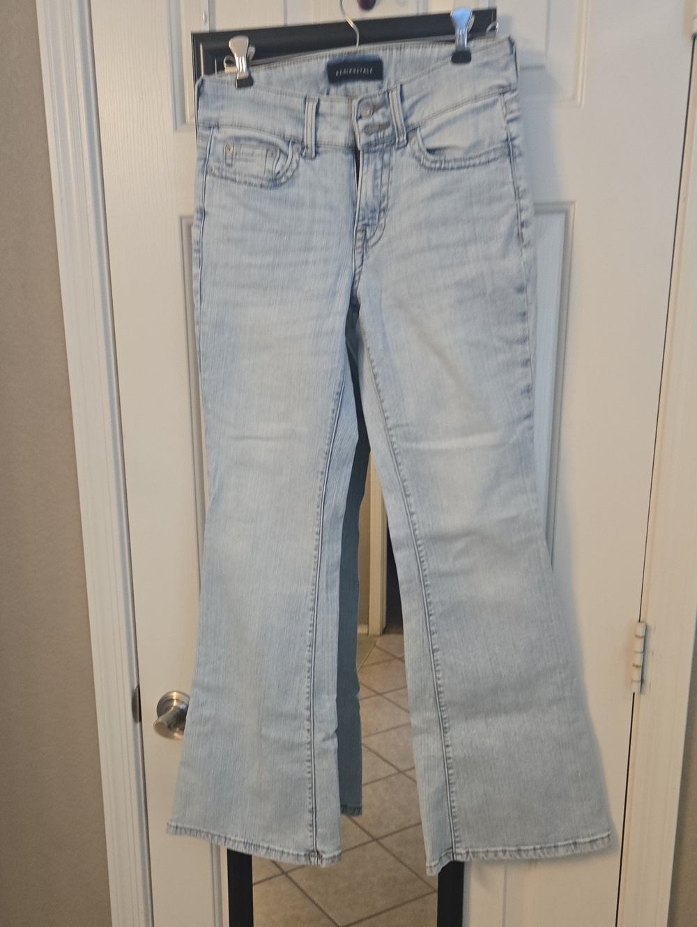 Aeropostale Low-Rise Light Wash Women’s Flared Jeans Sz 4